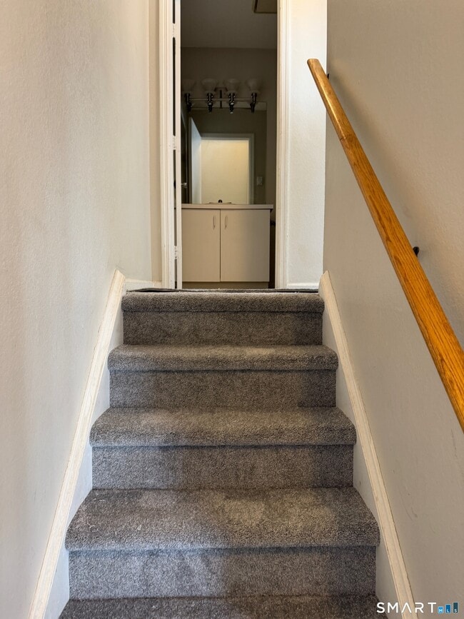 Building Photo - 925 Oronoke Rd