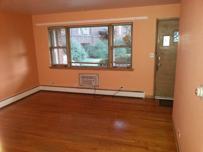 Foto del edificio - 9437 Burlington Ave