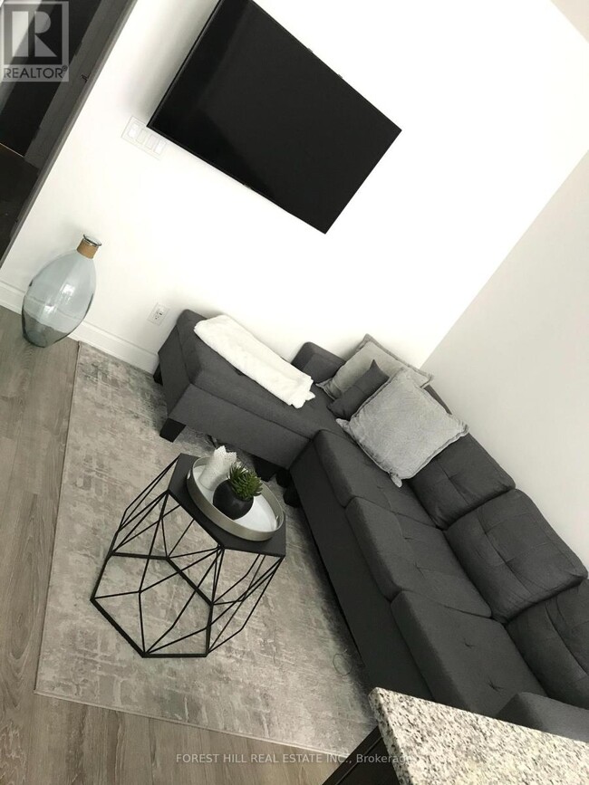 Building Photo - 9618 Yonge St