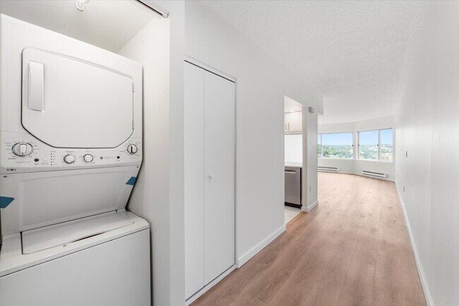 Unit Entrance with private Washer/Dryer - 10 Stewart Pl