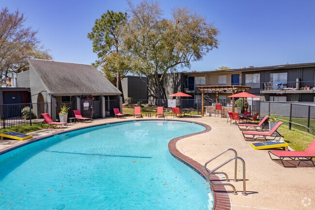 Building Photo - The Grand Hampton at Clear Lake