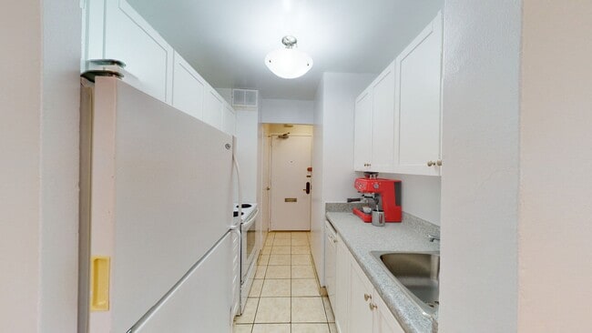 Building Photo - 88 Redpath Avenue