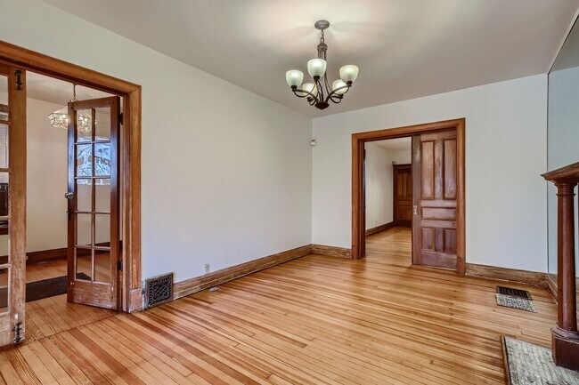 Building Photo - Evolve Real Estate: Gorgeous Victorian Hom...