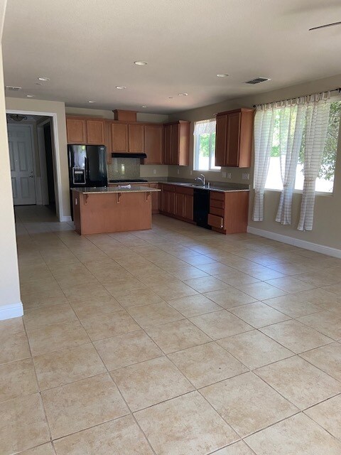 Building Photo - 2490 Rockbrook Ln