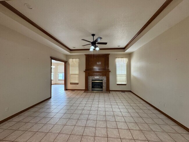 Foto del edificio - 4-bedroom 2 bath home in Kingsbrook, lots of storage, 2 dining areas and stand-up storm shelter! ...