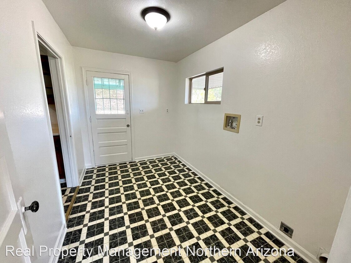 Building Photo - 2 br, 1 bath House - 409 Copper St.