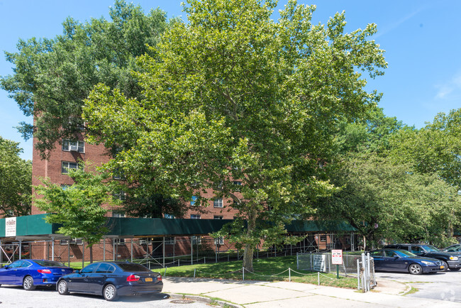 Building Photo - Cedar Manor