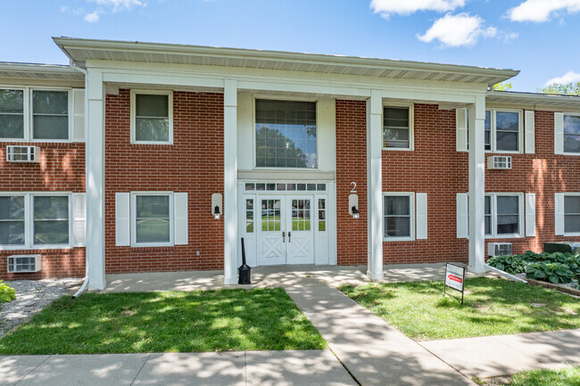 Entrance - Lakewood Hills Apartments