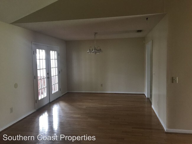 Building Photo - 479 McCumber Dr