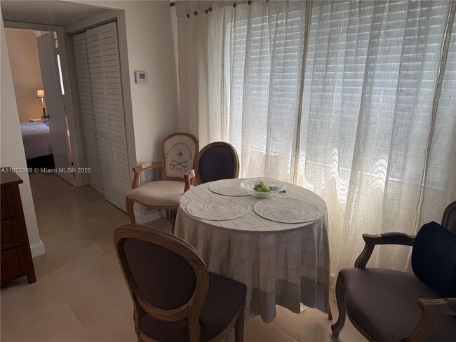 Building Photo - 682 Monaco Ct