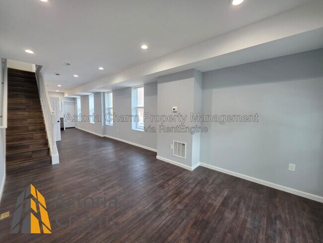 Foto del edificio - 2920 E Madison St
