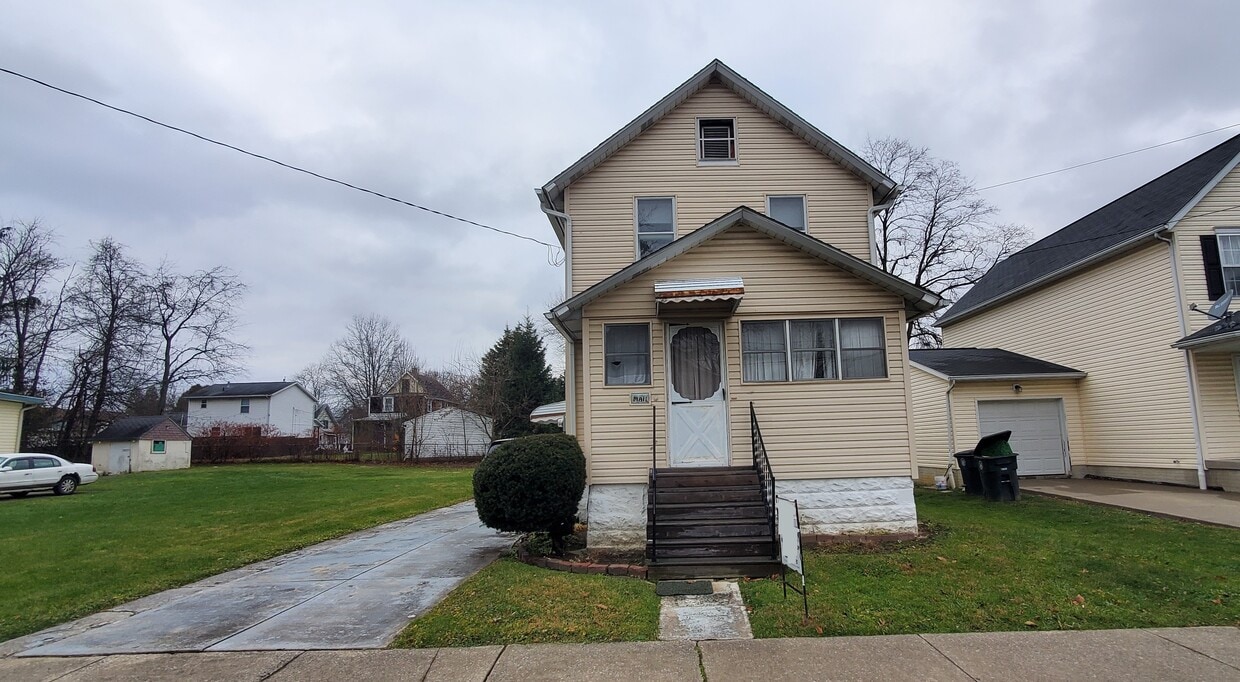 Primary Photo - 516 Van Everett Ave