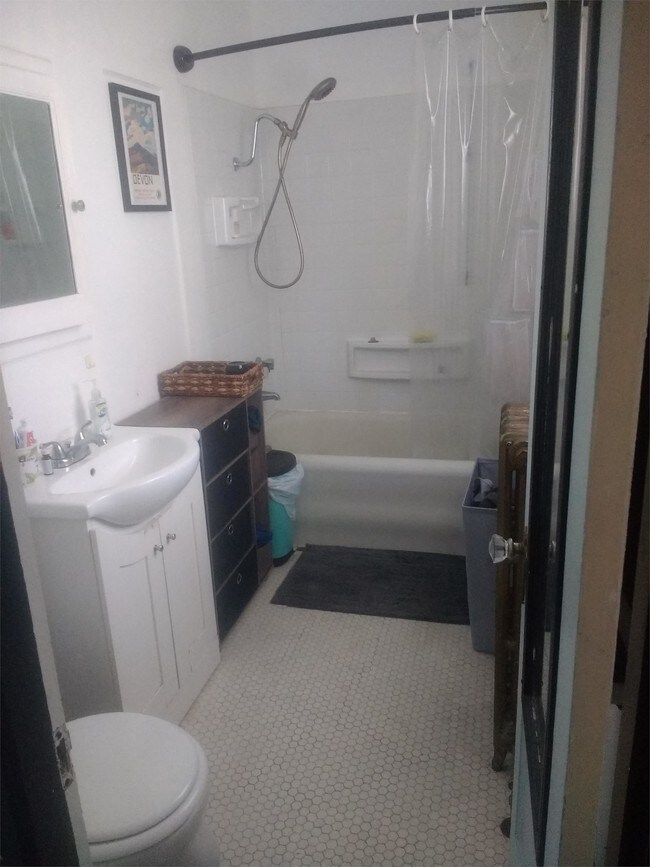 Foto del edificio - 407 NE 45th St