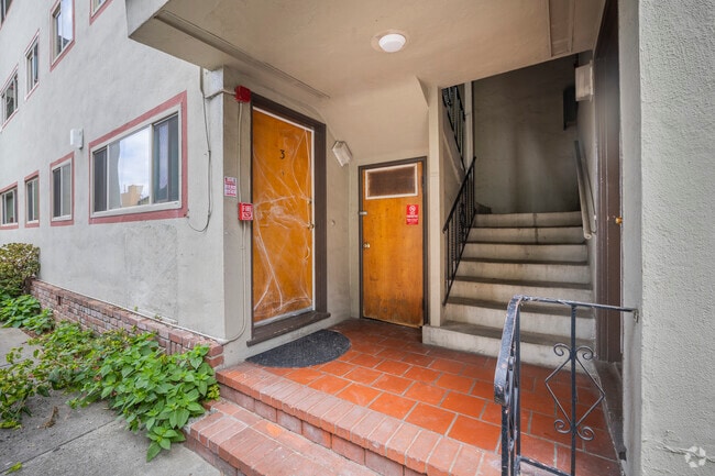 Entrance - 2732 Benvenue Ave