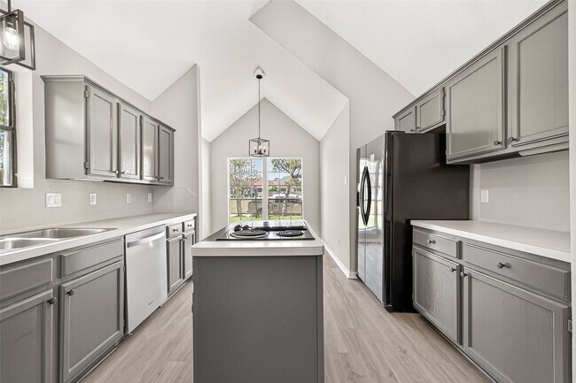 Foto del edificio - 4906 Pleasure Lake Ln