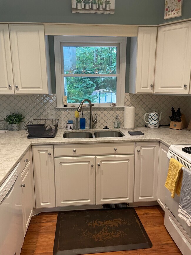 Building Photo - 122 High Sheriff Trail