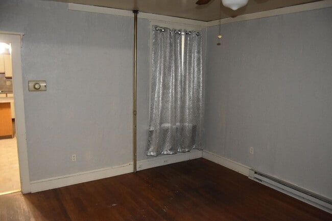 Building Photo - 1st Floor Apartment