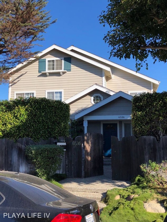 6536 Del Playa Dr, Isla Vista, CA 93117 Room for Rent in Isla Vista, CA