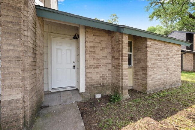 Foto del edificio - 6903 Woodhue Dr