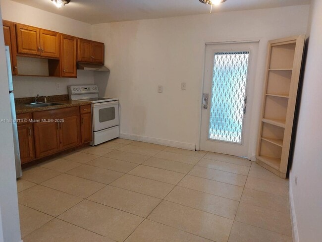 Foto del edificio - 1369 NW 44th St