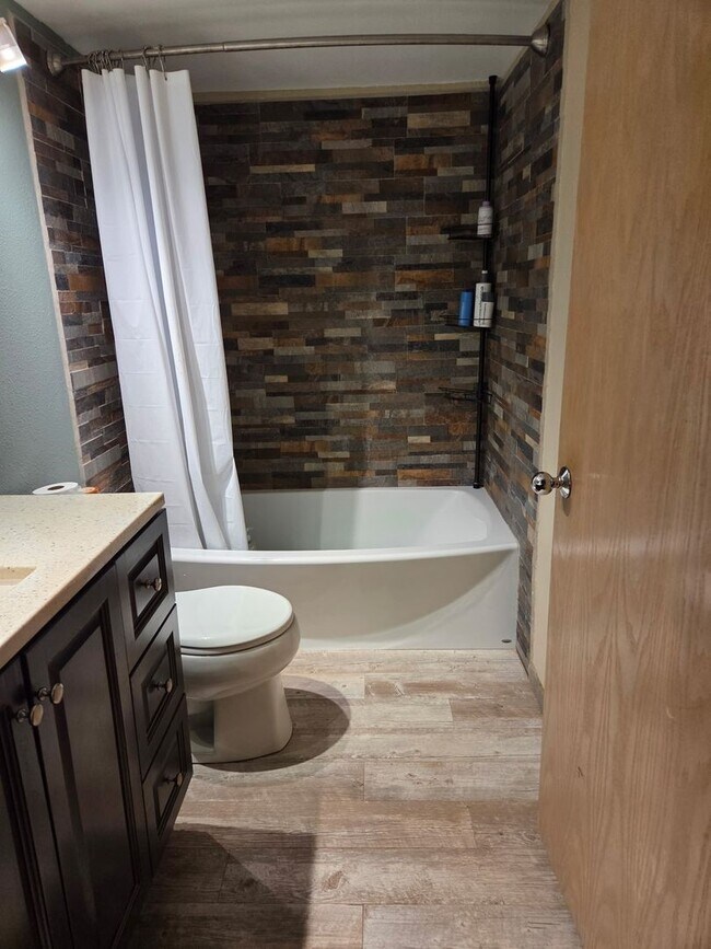 Foto del edificio - Pet-Friendly Ground Floor 2-Bedroom Home with New Appliances & Garden Space