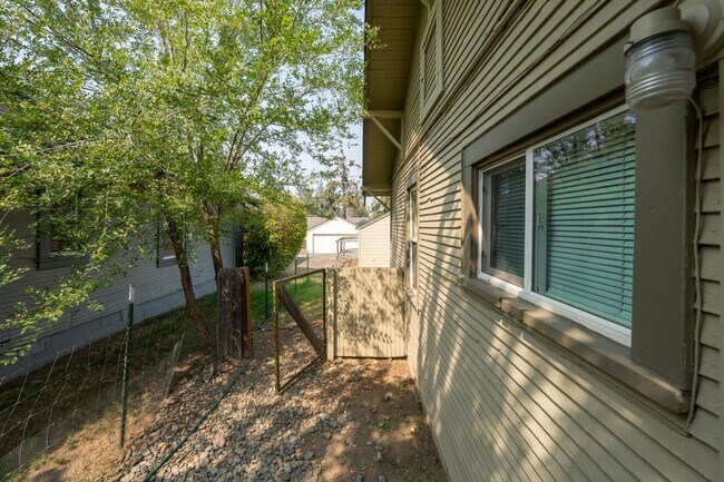 Building Photo - 2 br, 1 bath House - 464 SE Cleveland