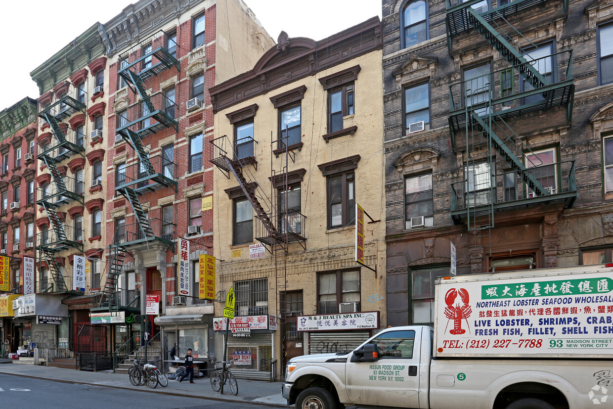 Building Photo - 112 Madison St