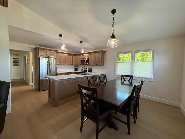 Foto del edificio - 8622 Cairn Hwy