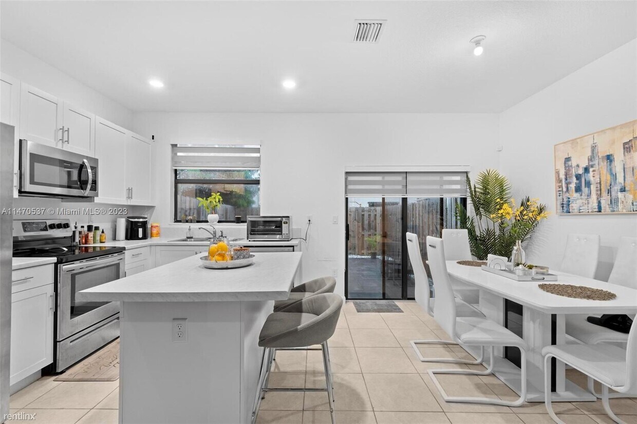 Foto principal - 3 br, 3 bath House - 14807 SW 183rd Ter