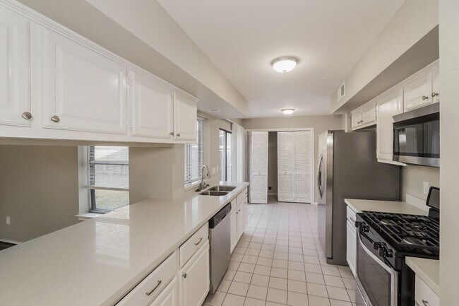 Foto del edificio - 6915 Eagle Ridge Dr