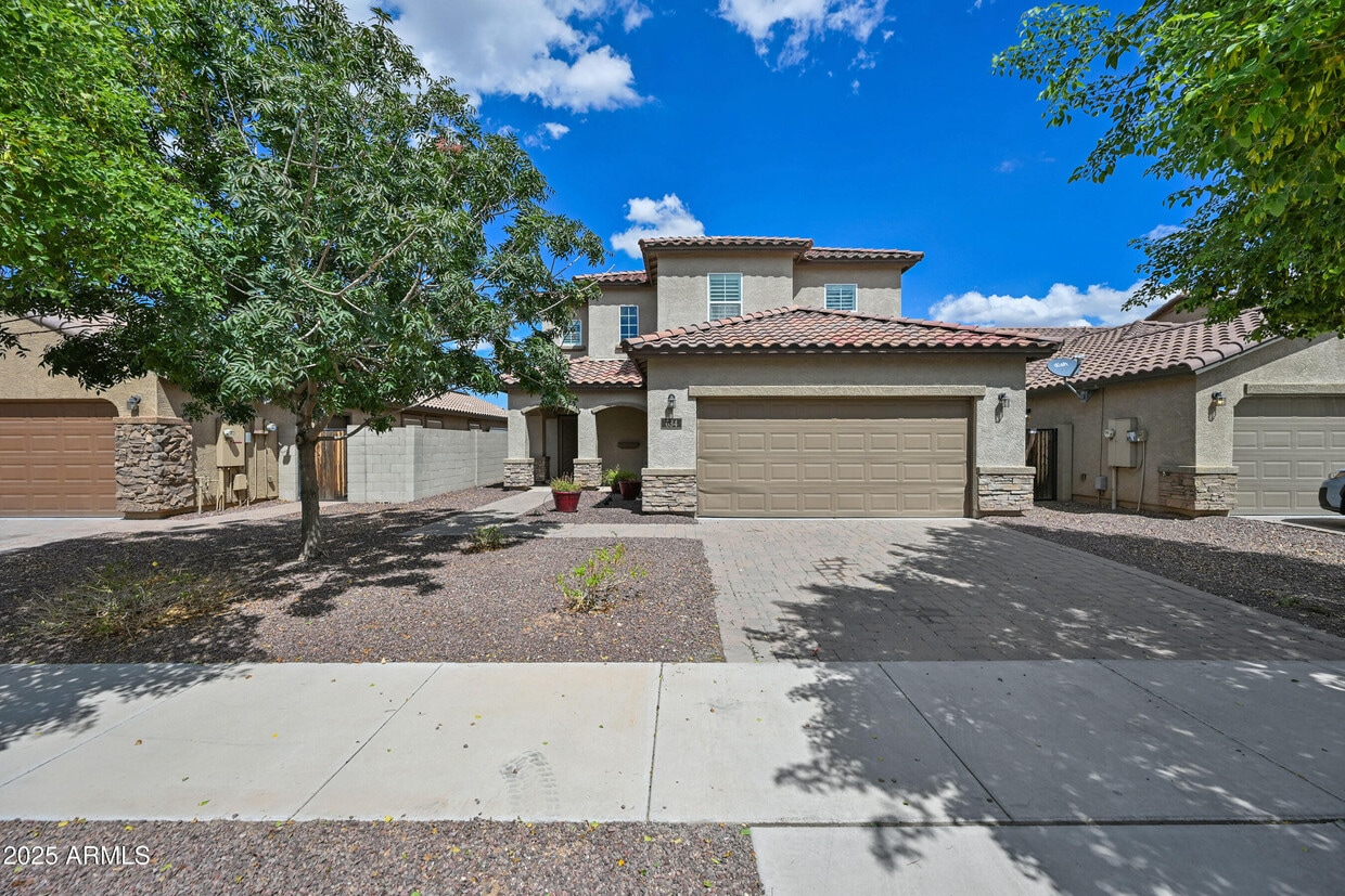 Primary Photo - 634 W Kerry Ln