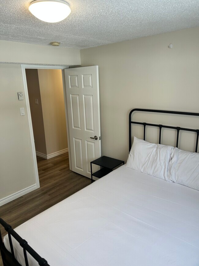 Photo du bâtiment - 130 Freshmeadow Way