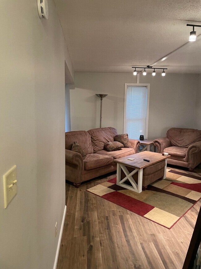 Foto del edificio - 3816 Juniper Pl