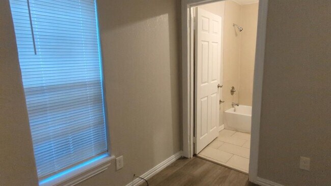 Foto del edificio - 4740 Stokes St