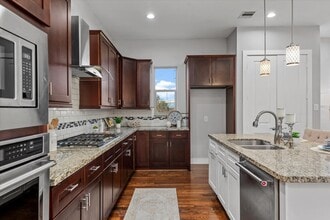Building Photo - 1005 Bingham St