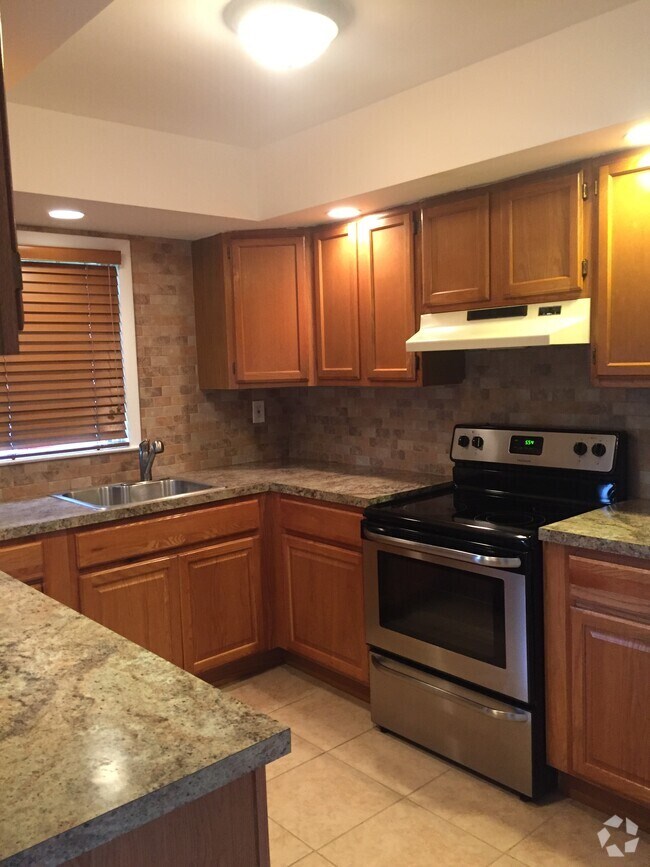 Springwood Whistleville Village Apartments for Rent Norwalk, CT 3