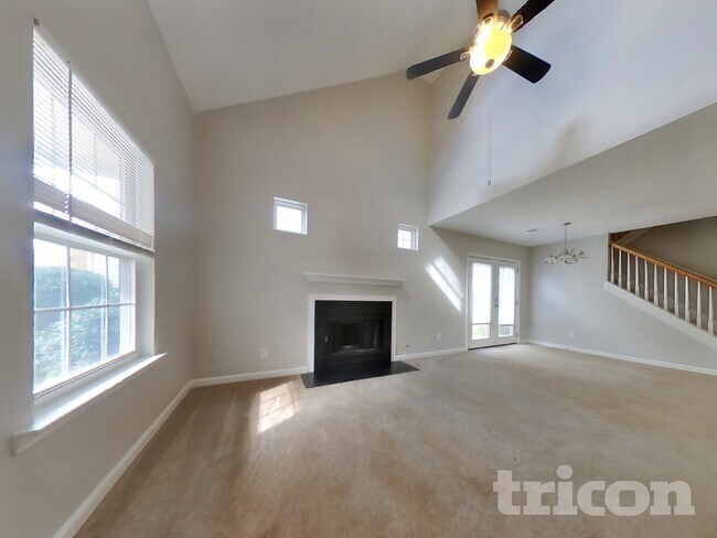 Building Photo - 1960 Lexington Ln