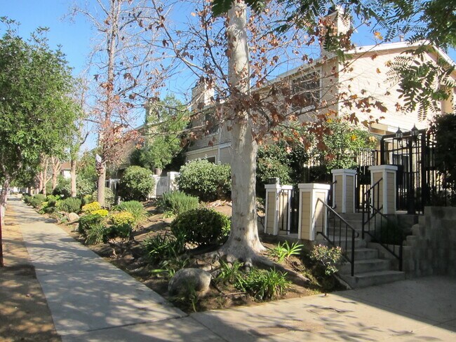 Building Photo - 7038 De Celis Pl