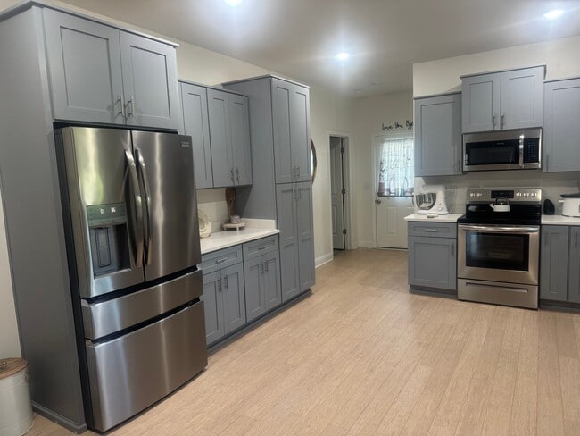 Building Photo - 402 Coahulla Creek Dr