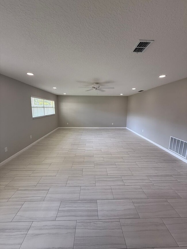 Foto del edificio - Remodeled Home in Longwood