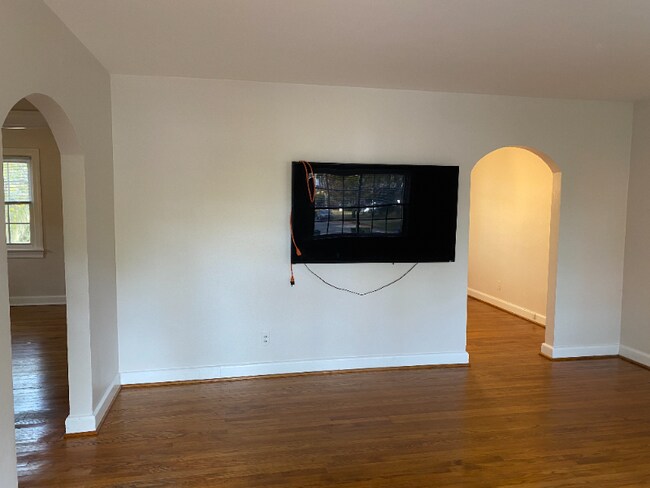 Building Photo - 8586 Executive Dr