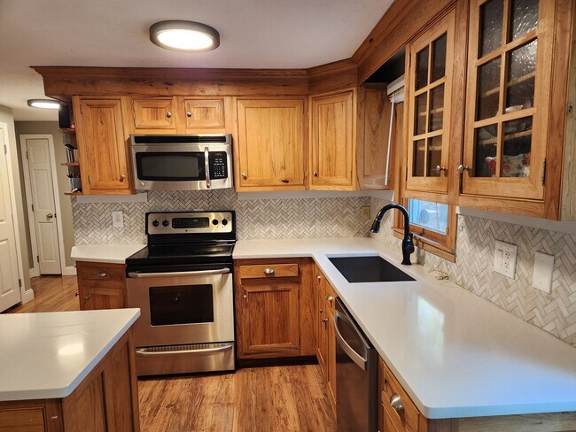 Building Photo - 1098 Long Pond Rd