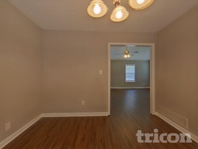 Building Photo - 34 Paradise Way