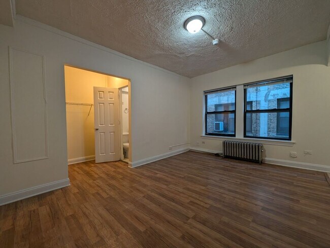 Foto del edificio - 5417 N Kenmore Ave