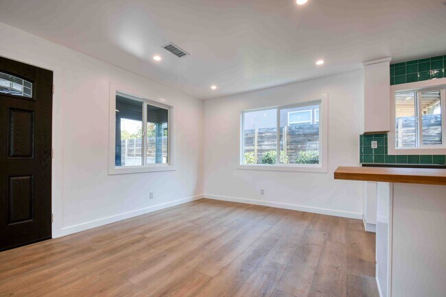 Building Photo - 3172 Cazador St