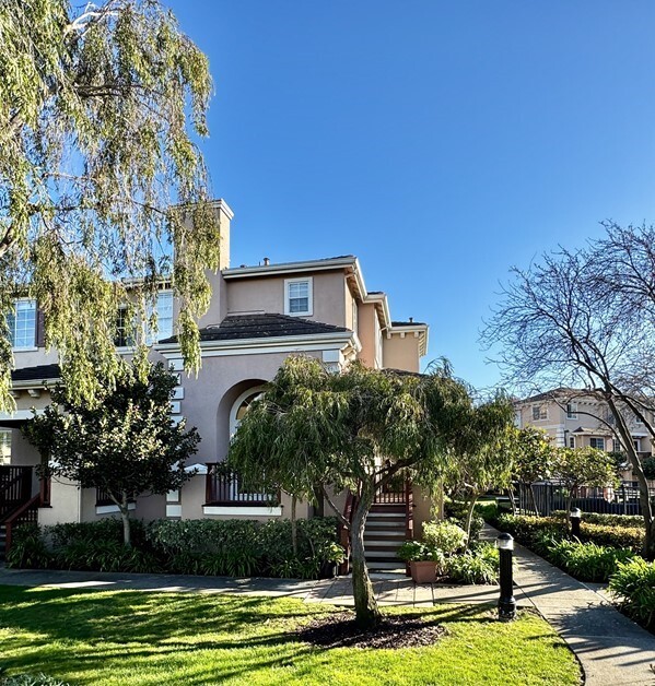 Building Photo - Redwood City