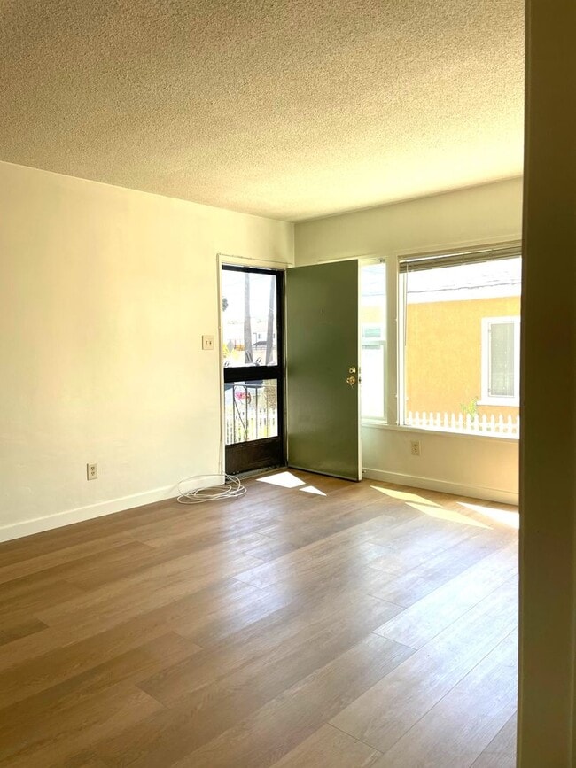 Building Photo - 468