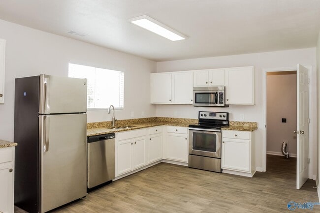 Building Photo - 129 Forestbrook Dr