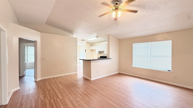 Foto del edificio - 15821 Ridgecroft Rd