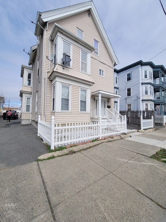 Building Photo - 26 Endicott St
